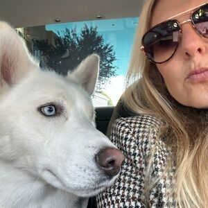 Meet your Posher, Lara